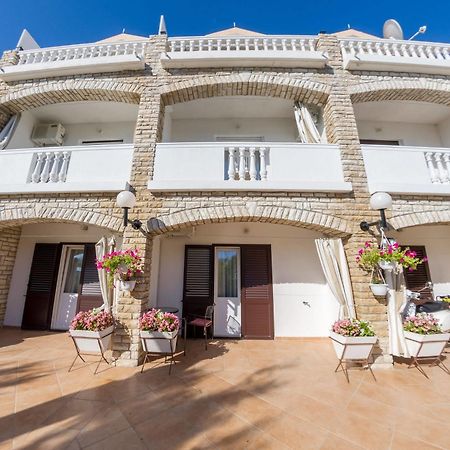 Hotel Tony باغ المظهر الخارجي الصورة