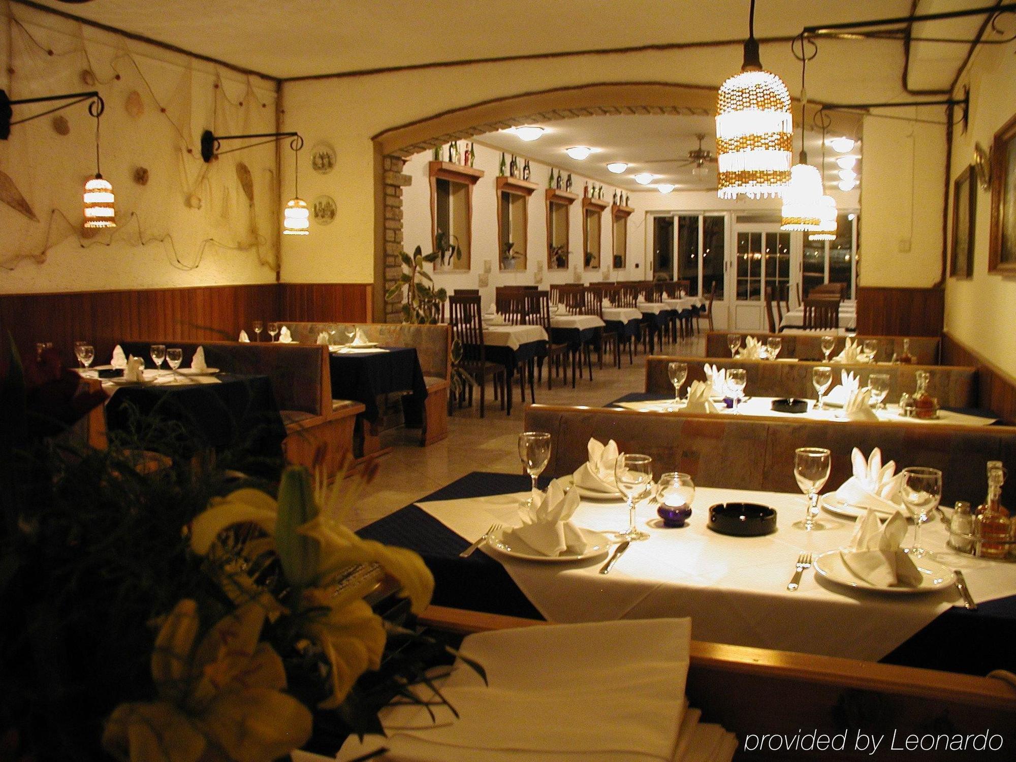 Hotel Tony باغ المطعم الصورة