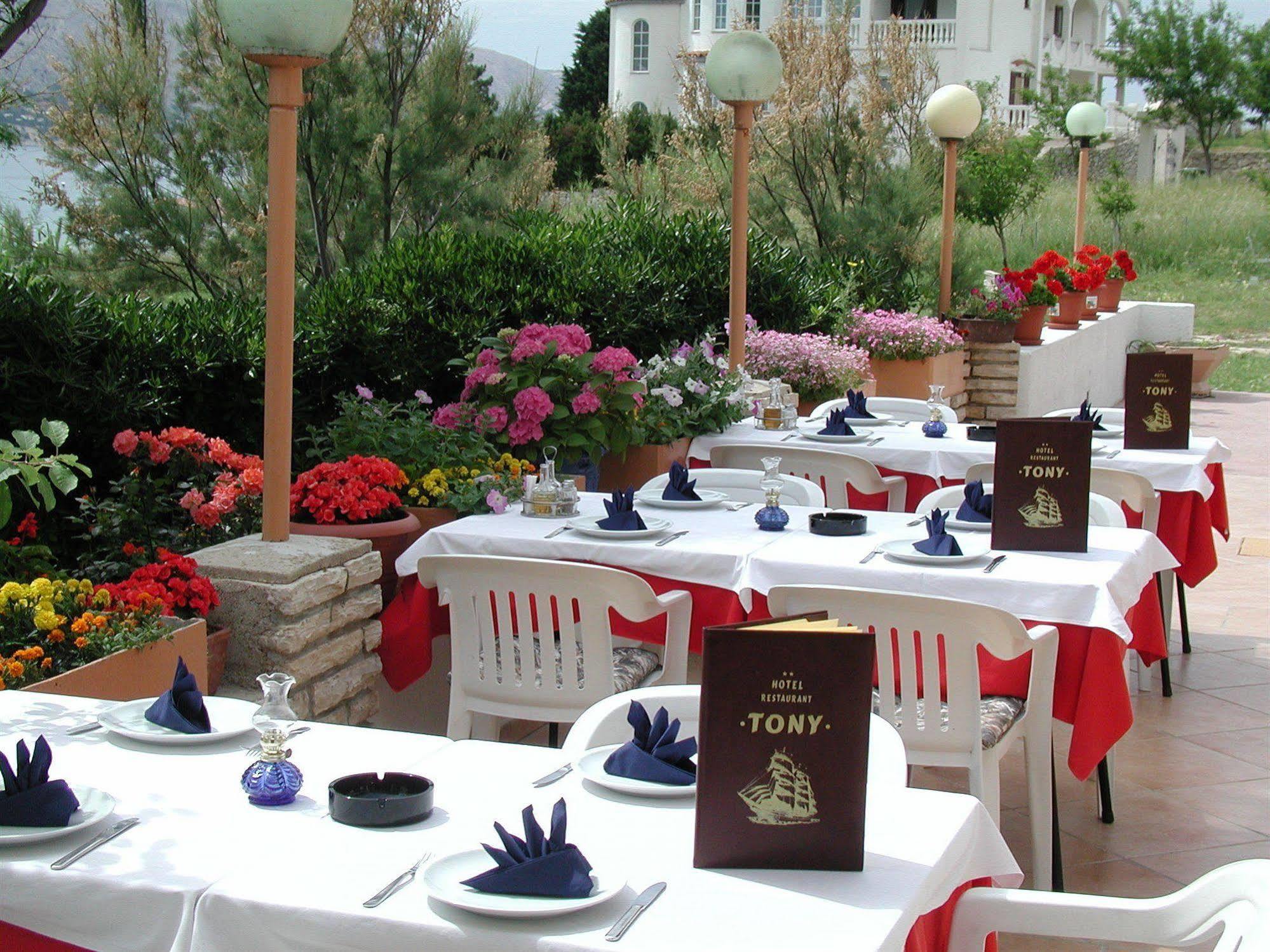 Hotel Tony باغ المطعم الصورة