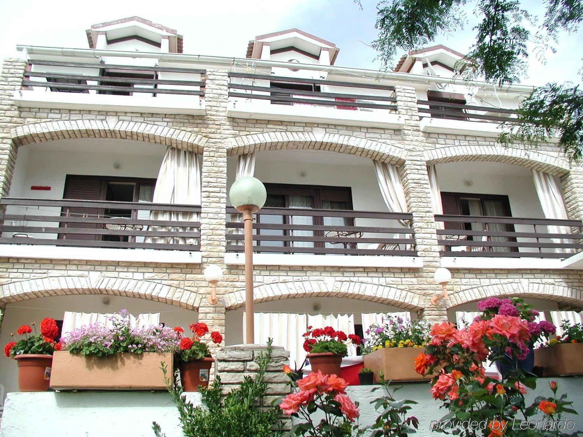 Hotel Tony باغ المظهر الخارجي الصورة